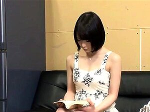 Ragazza asiatica bollente viene scopata al negozio