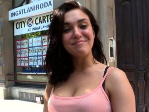 Heiße Jenny Juice zieht ihre Klamotten aus