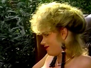 Плавуша са великим сисама пробијена у