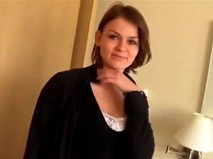 Schattige vriendin neemt een dikke lul, deze kerel heeft de mond van