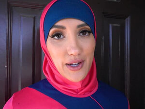 Arabische Ehefrau Mieter Chloe Amour macht einen Deal mit dem